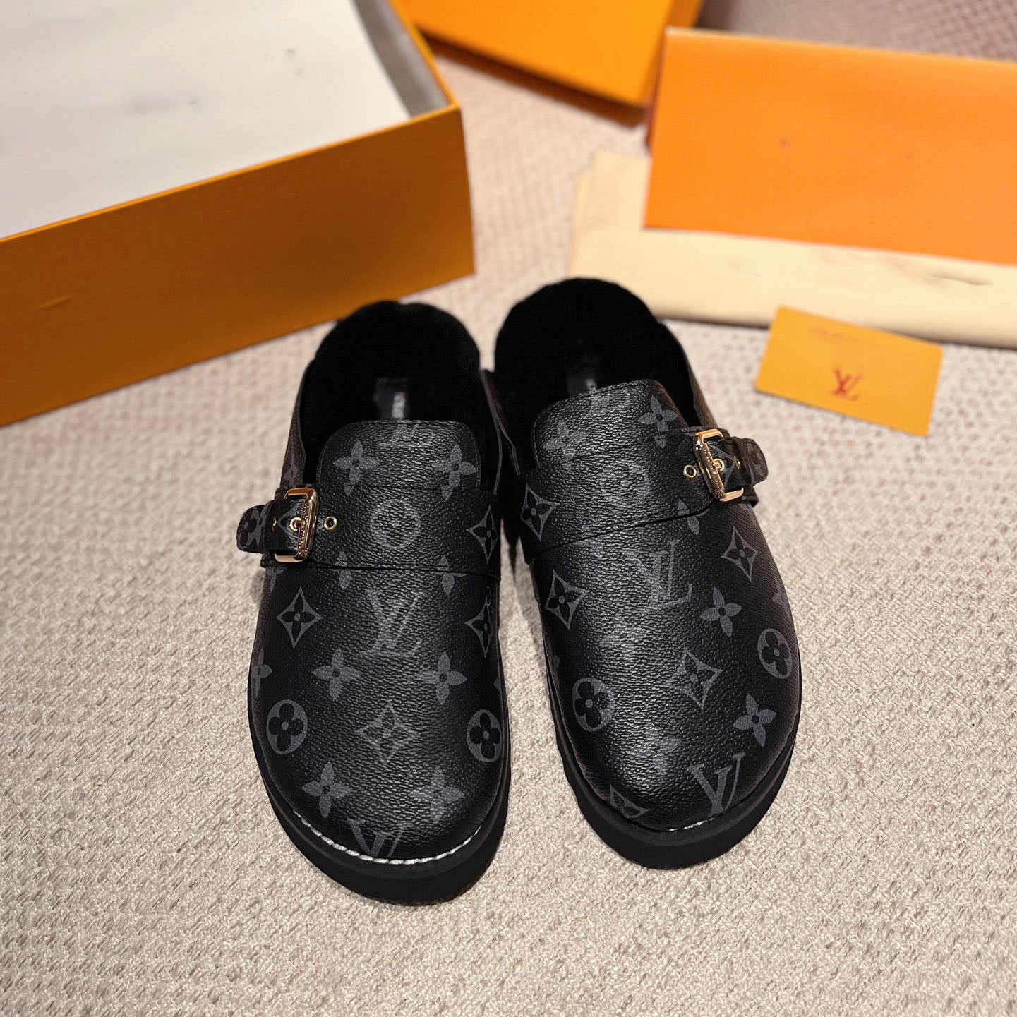 New fashion slippers 01