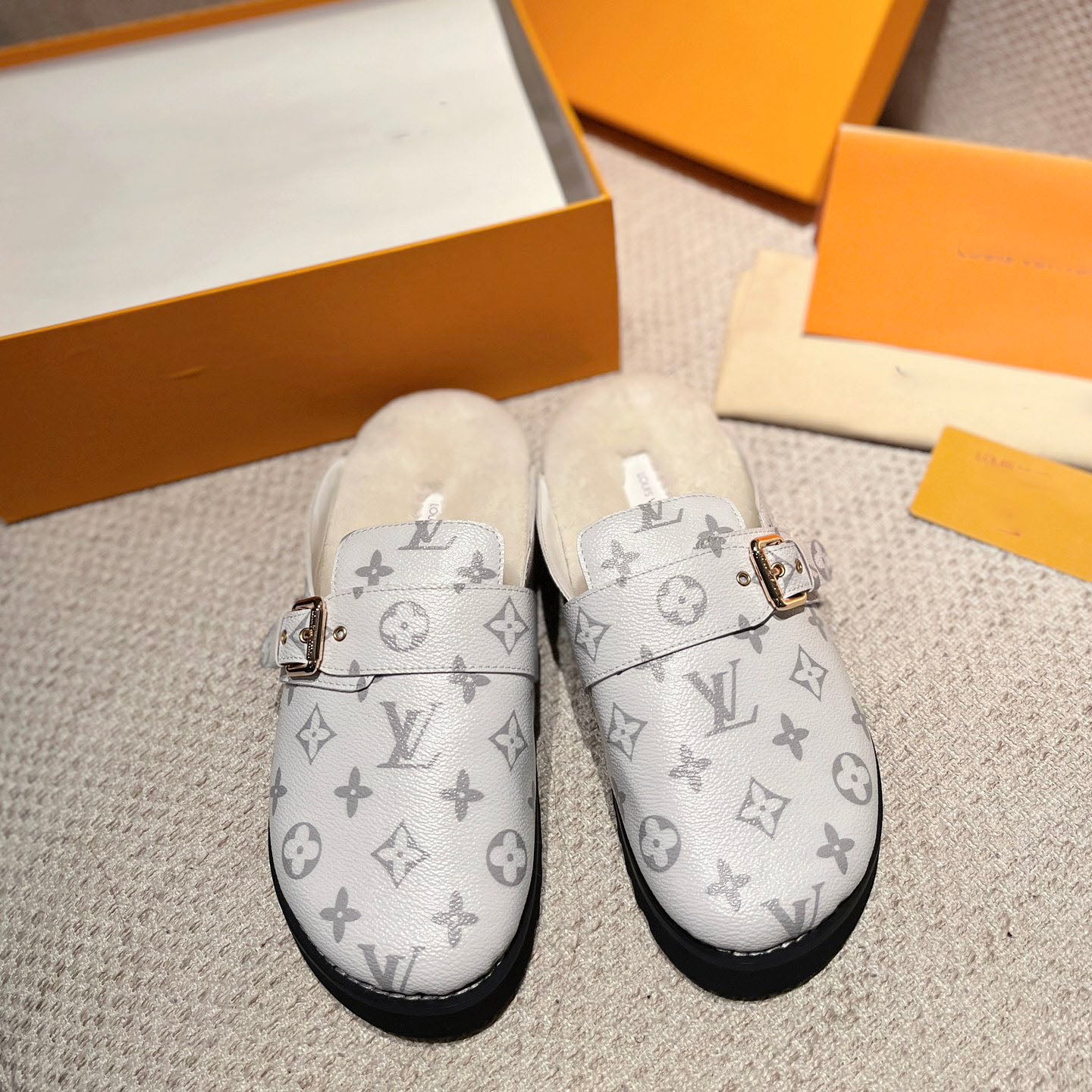 New fashion slippers 02