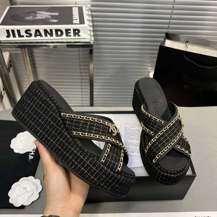 23 Ladies Fashion Luxury slipper and flip-flop XC04051801