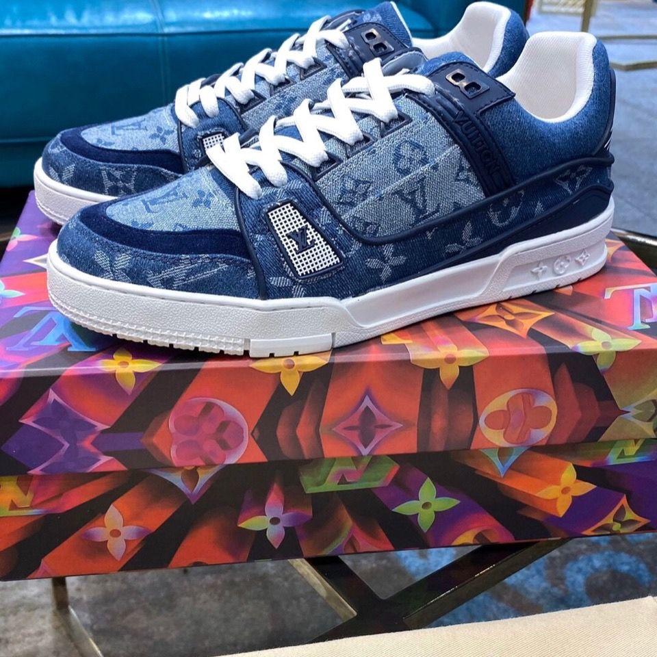 Thick-soled high-permeability hollow sneakers