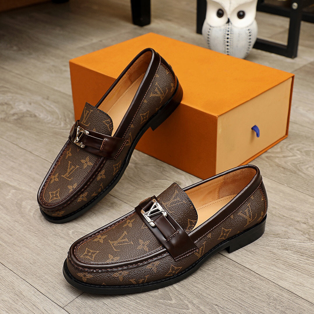 Brown vintage men's leather formal shoes