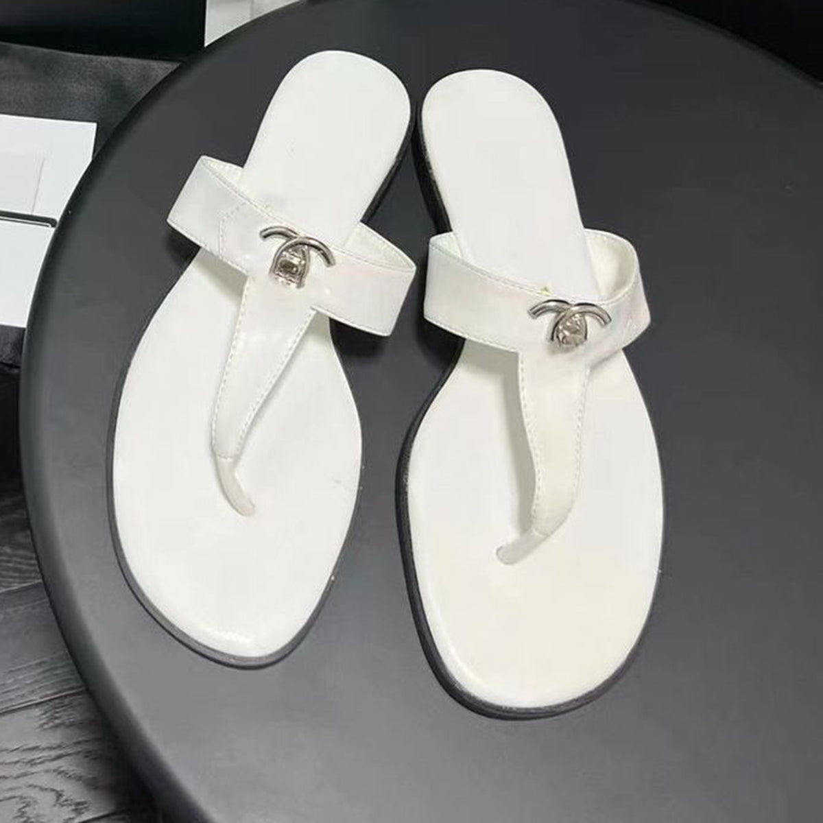 New stylish and minimalist sandals PD10041009