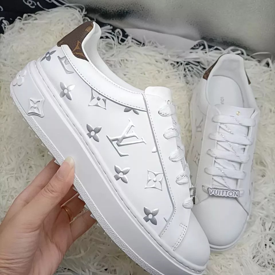 2023 Latest White Fashion Leisure Sneakers