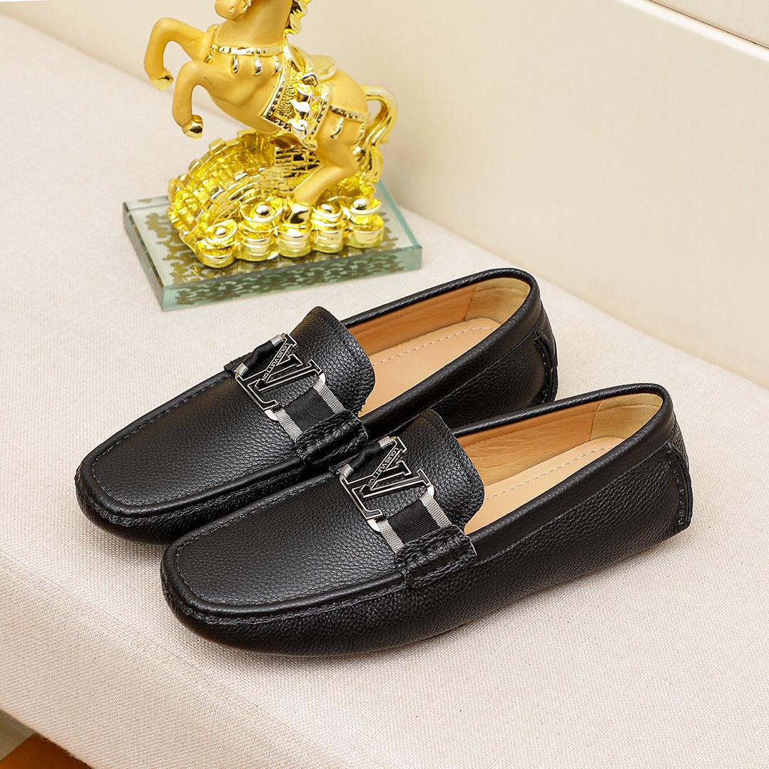 Black V Logo Classic Loafers WS002