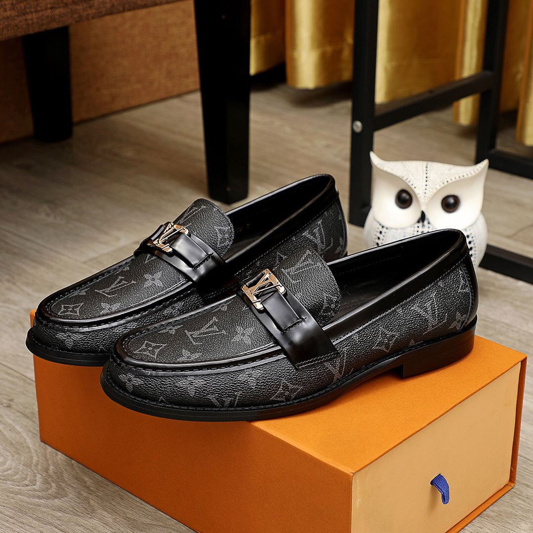 Black vintage men's leather formal shoes