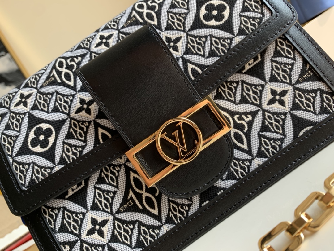 Ladies Fashion Luxury V Logo Bag
