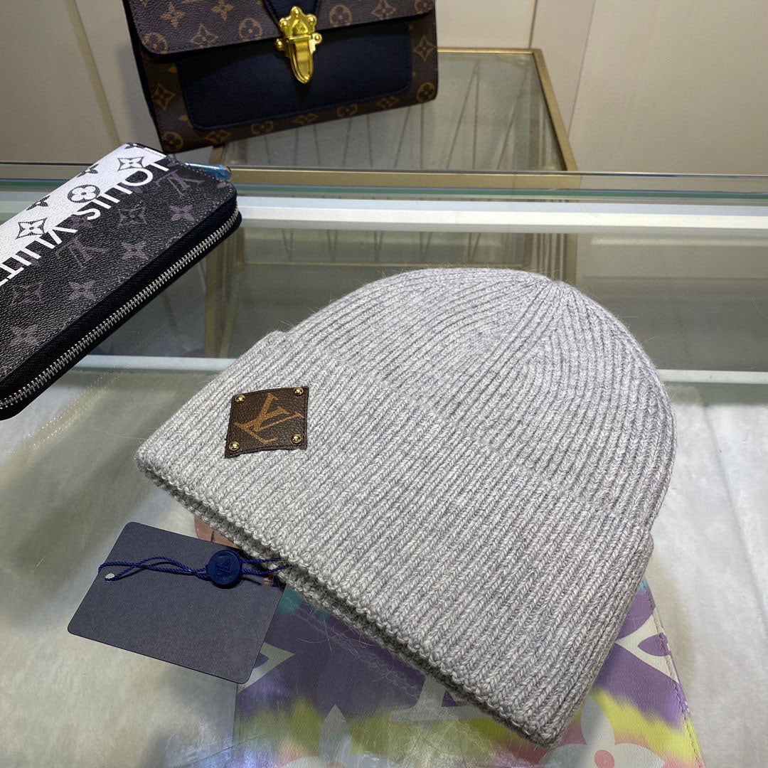 Autumn and winter wear must-have warm western style knitted label letter wool hat