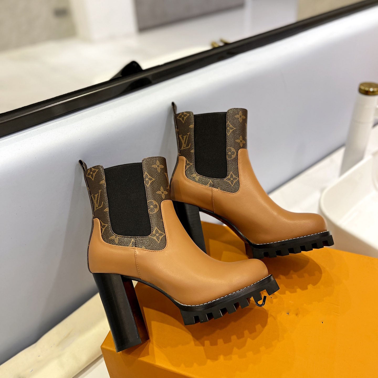 The latest fashion high-heeled all-match ankle boots 121901