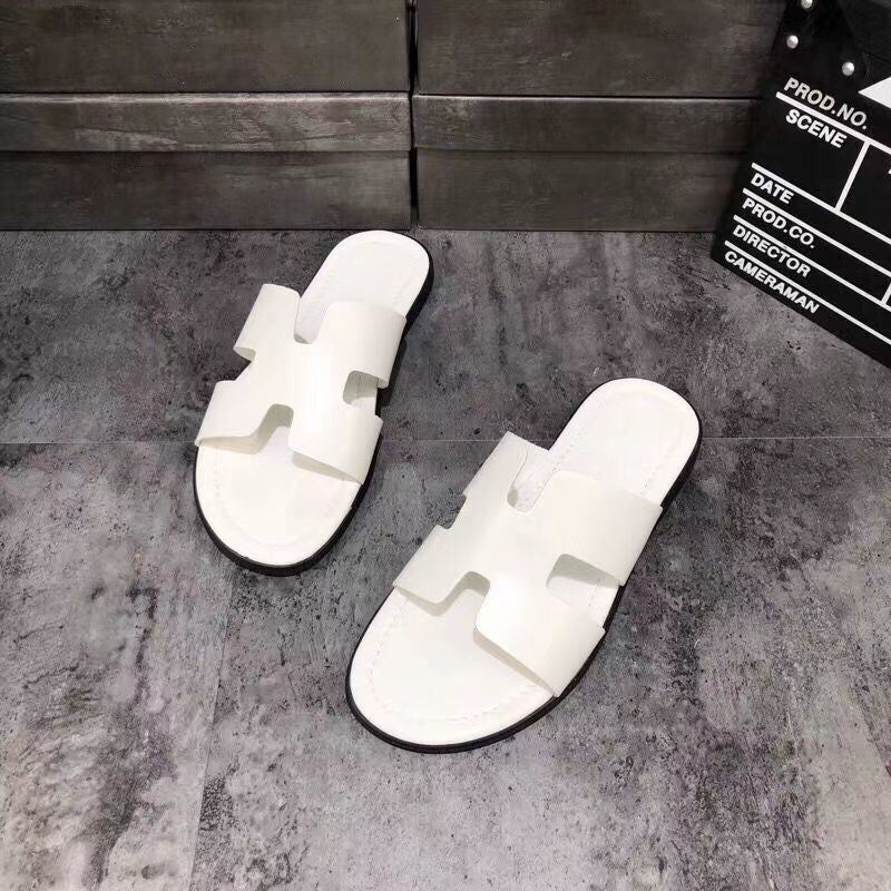 Wearing external sandals and flat shoes PD10041140