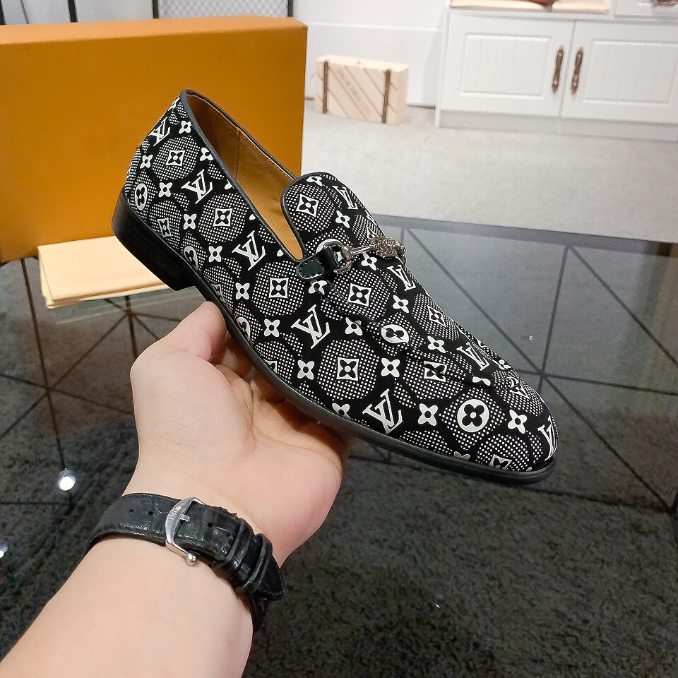 Silver Print Classic V Logo Fashion Loafers