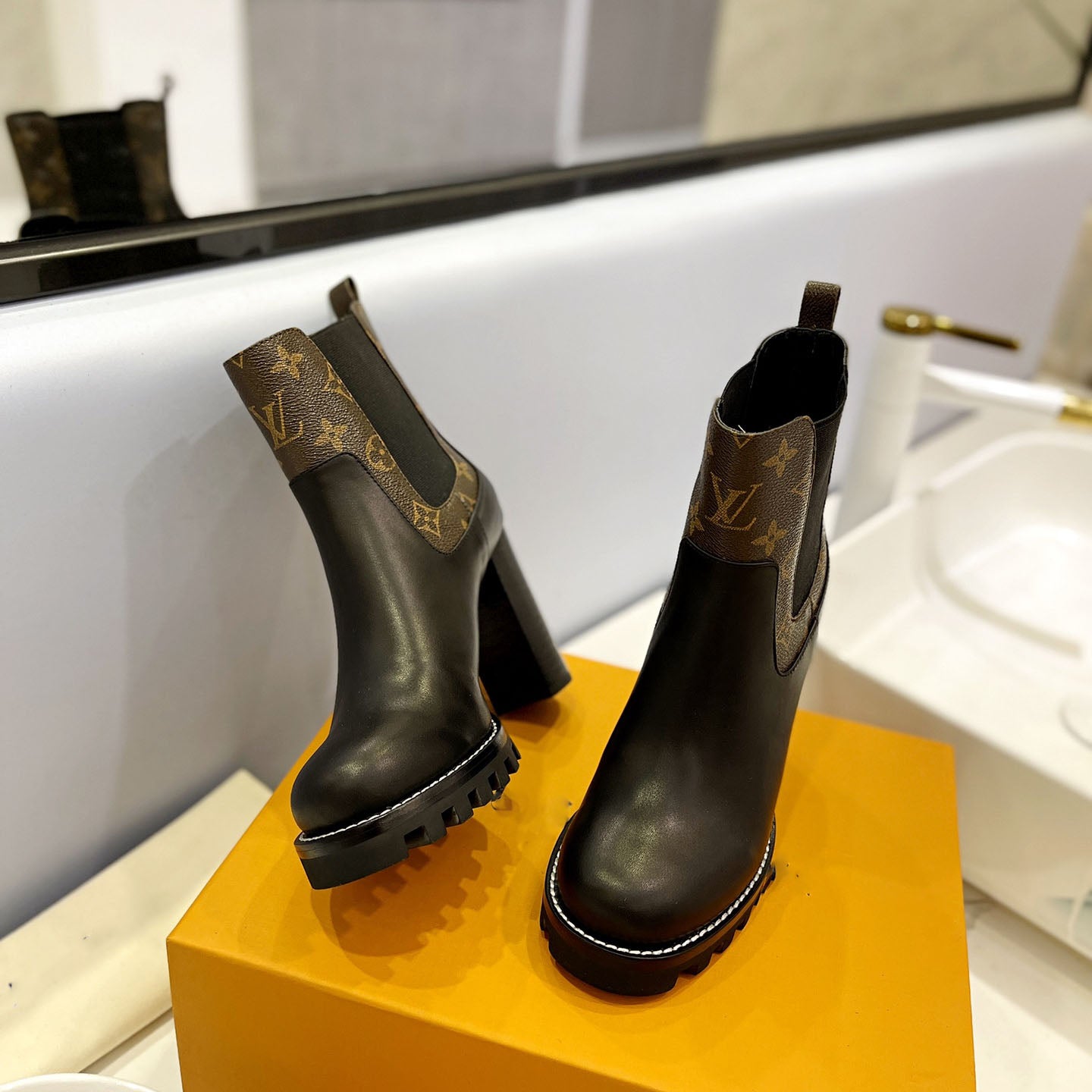 The latest fashion high-heeled all-match ankle boots