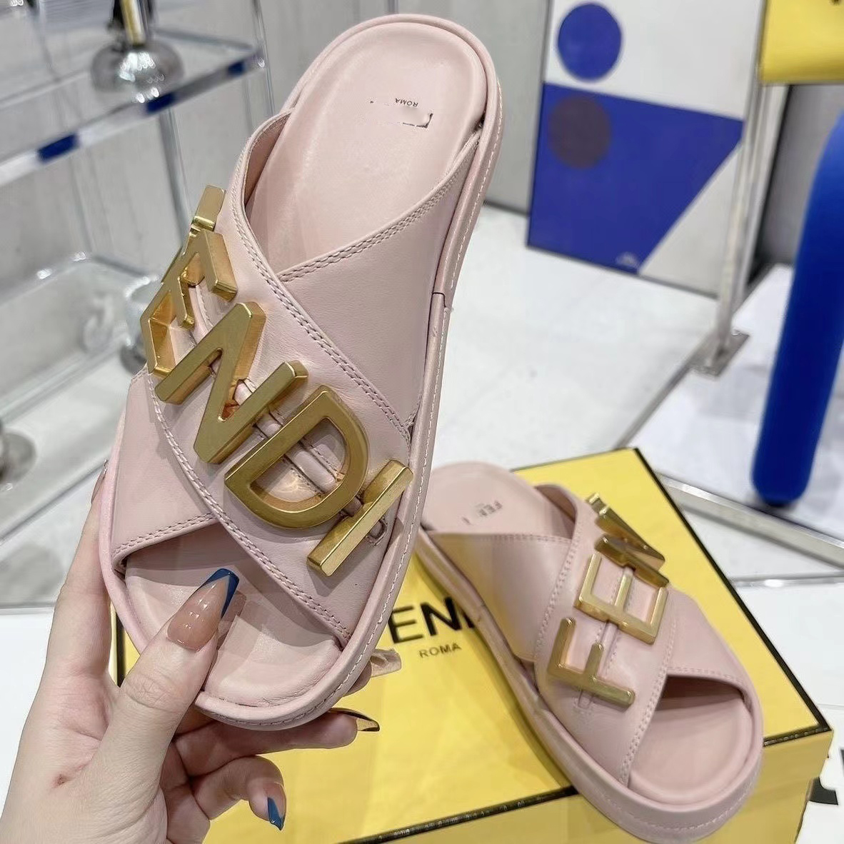 New top metal buckle beach sandals retro platform sandals and slippers classic sports slippers