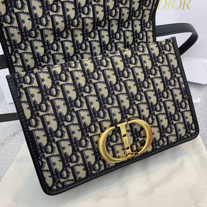 D 30 Montaigne r Oblique Bag Blue