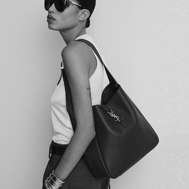 LE 5 À 7 SUPPLE LARGE IN GRAINED LEATHER 852974