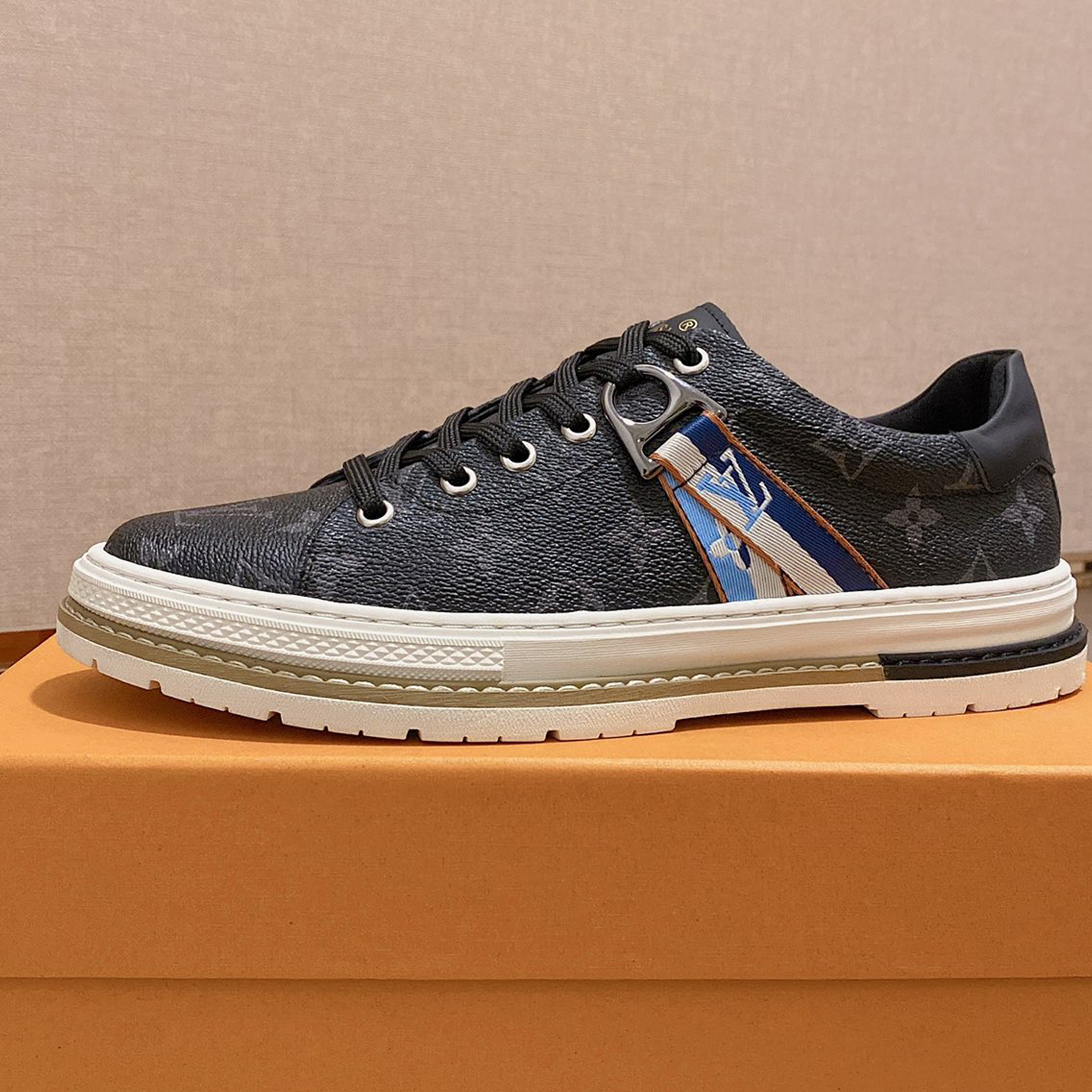 New trendy casual laceup shoes