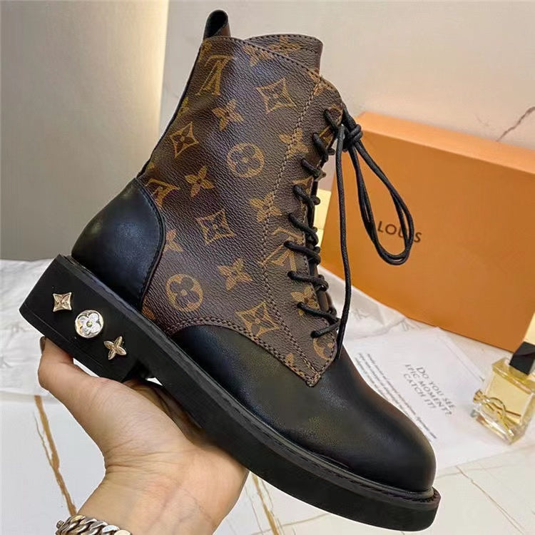 Winter short women's Doc Martens, preppy style