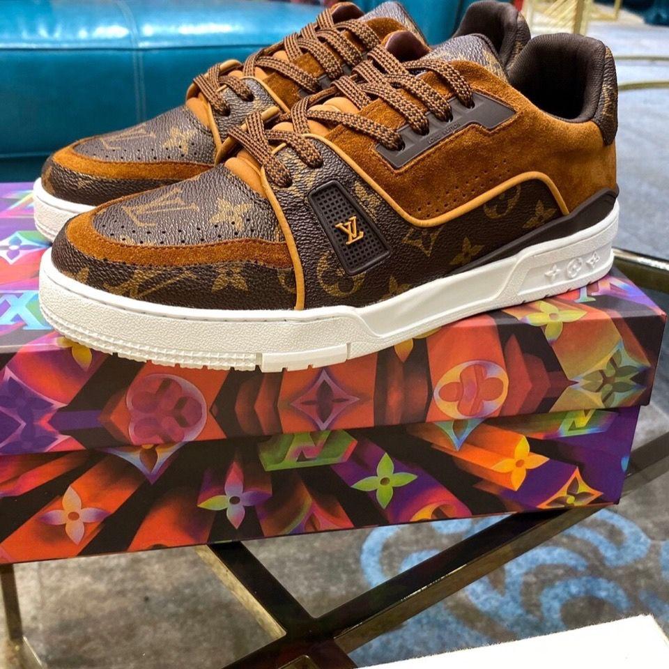Thick-soled high-permeability hollow sneakers