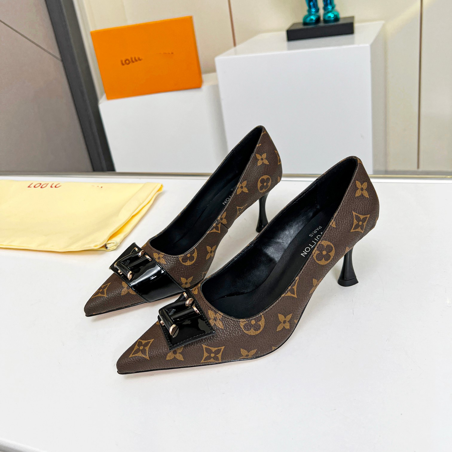 New toe with logo, mid-heeled shoes XC16042710