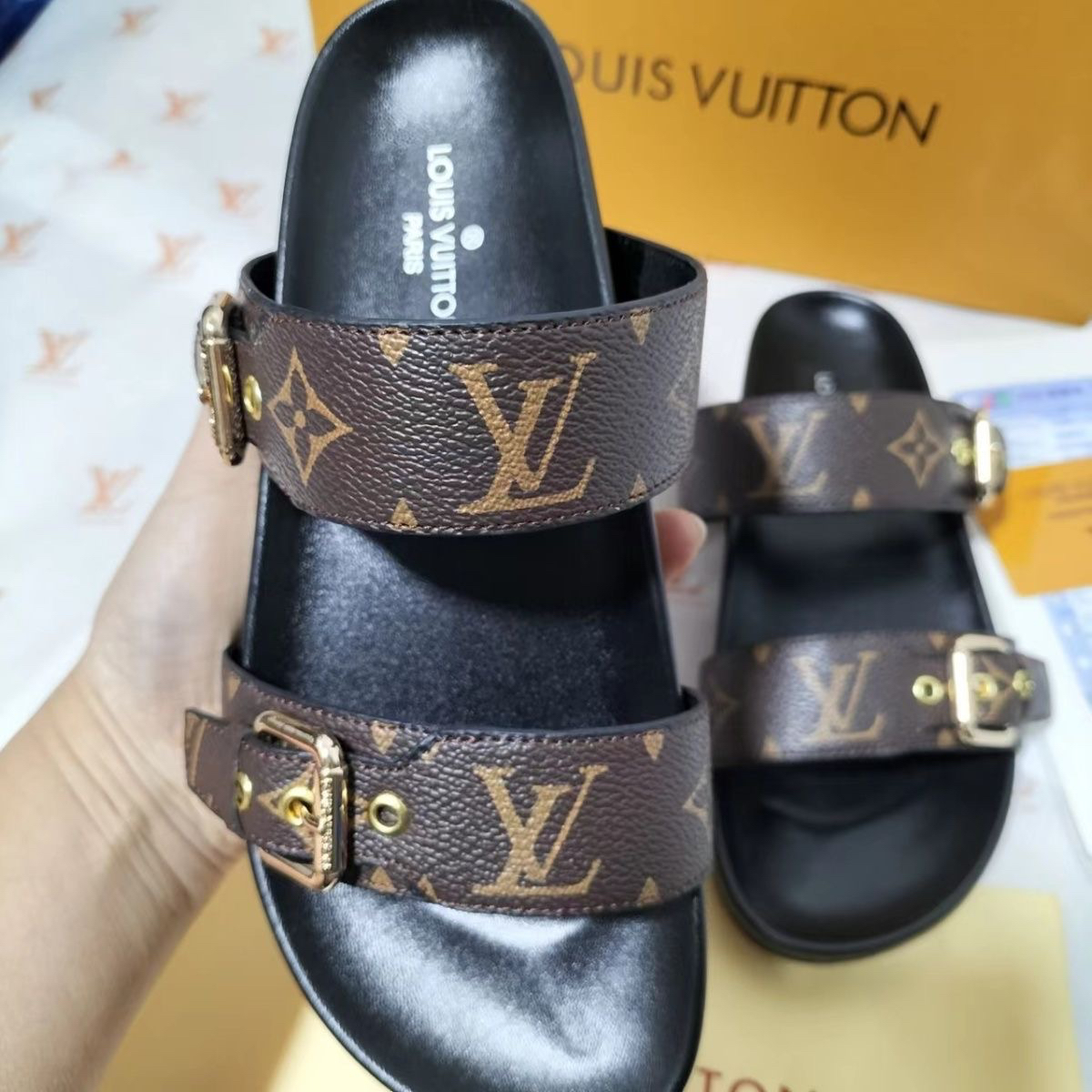 New Summer V Logo Women's Slippers