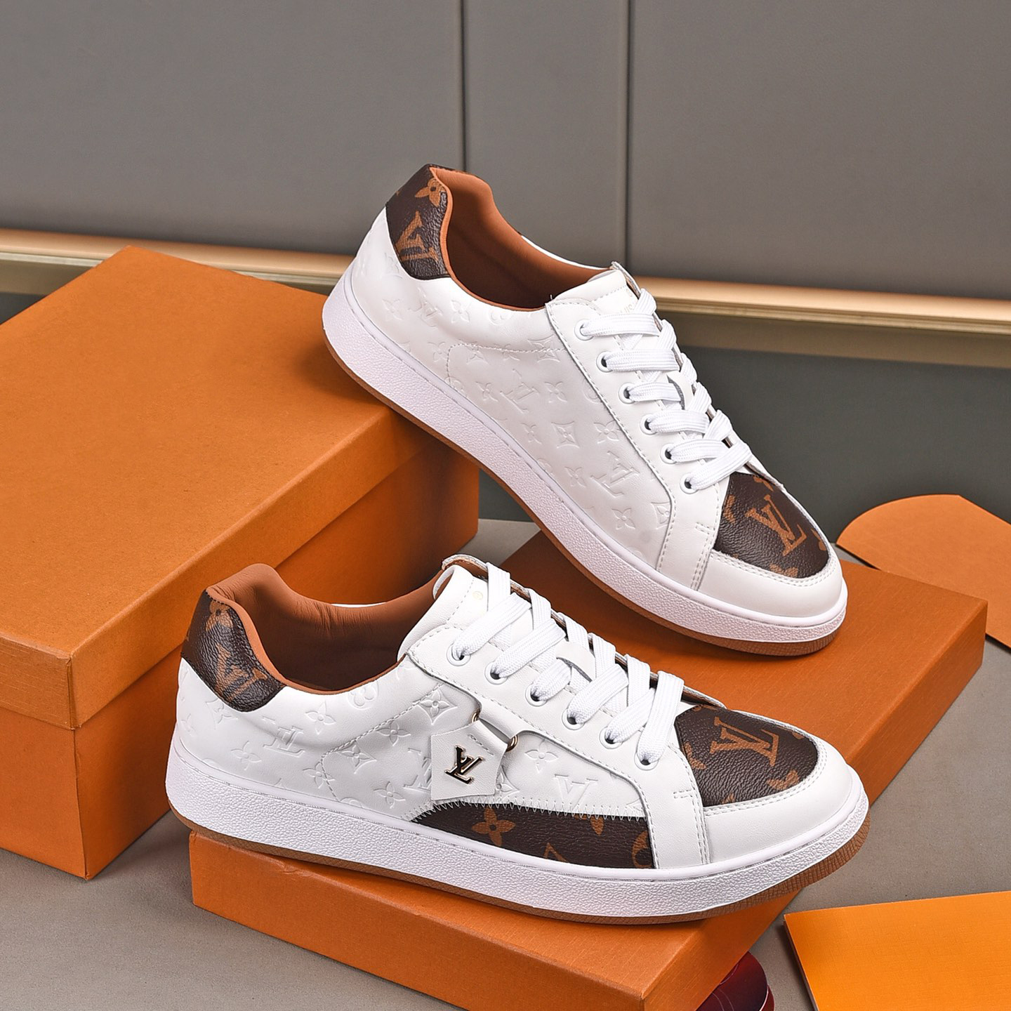 New luxury two tone splicing laceup sneakers