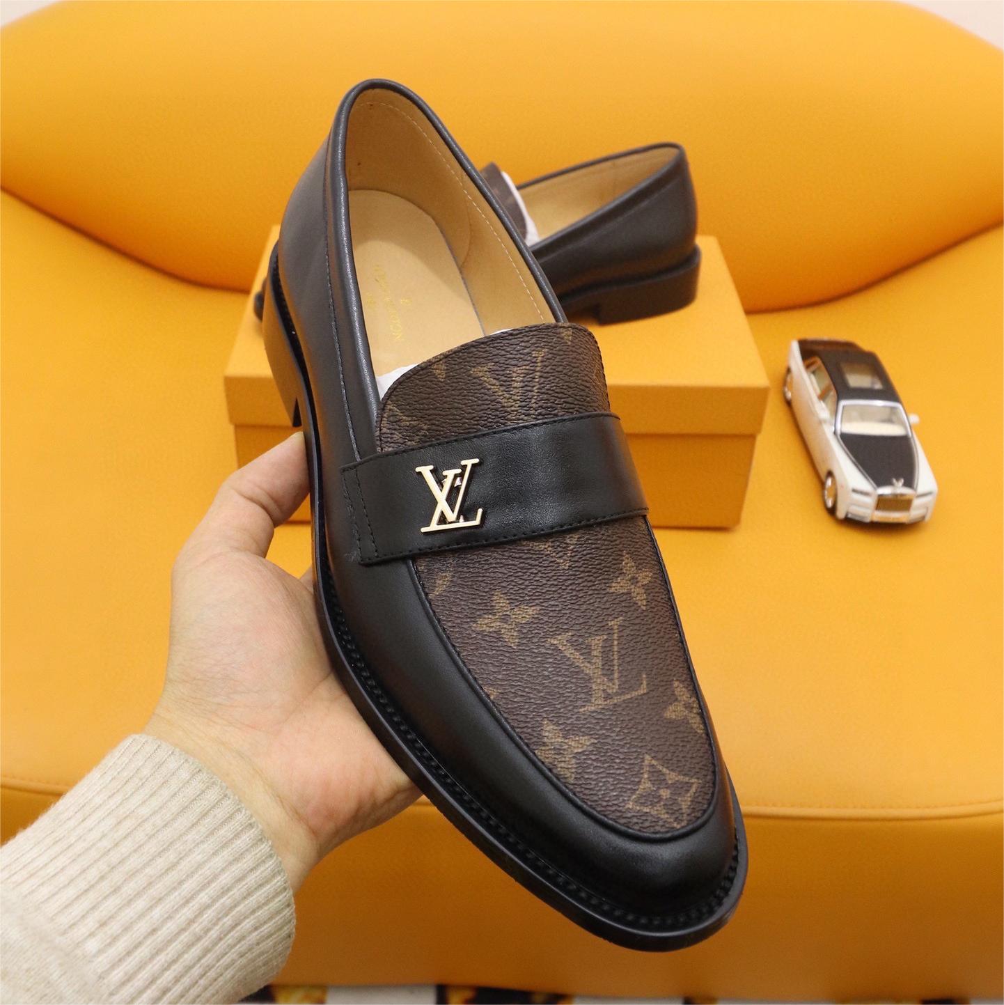 The latest fashion men's loafers