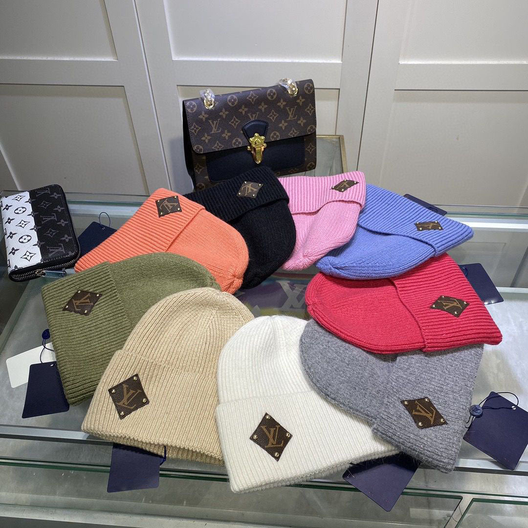 Autumn and winter wear must-have warm western style knitted label letter wool hat