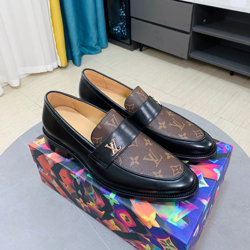 The latest fashion men's loafers 121902