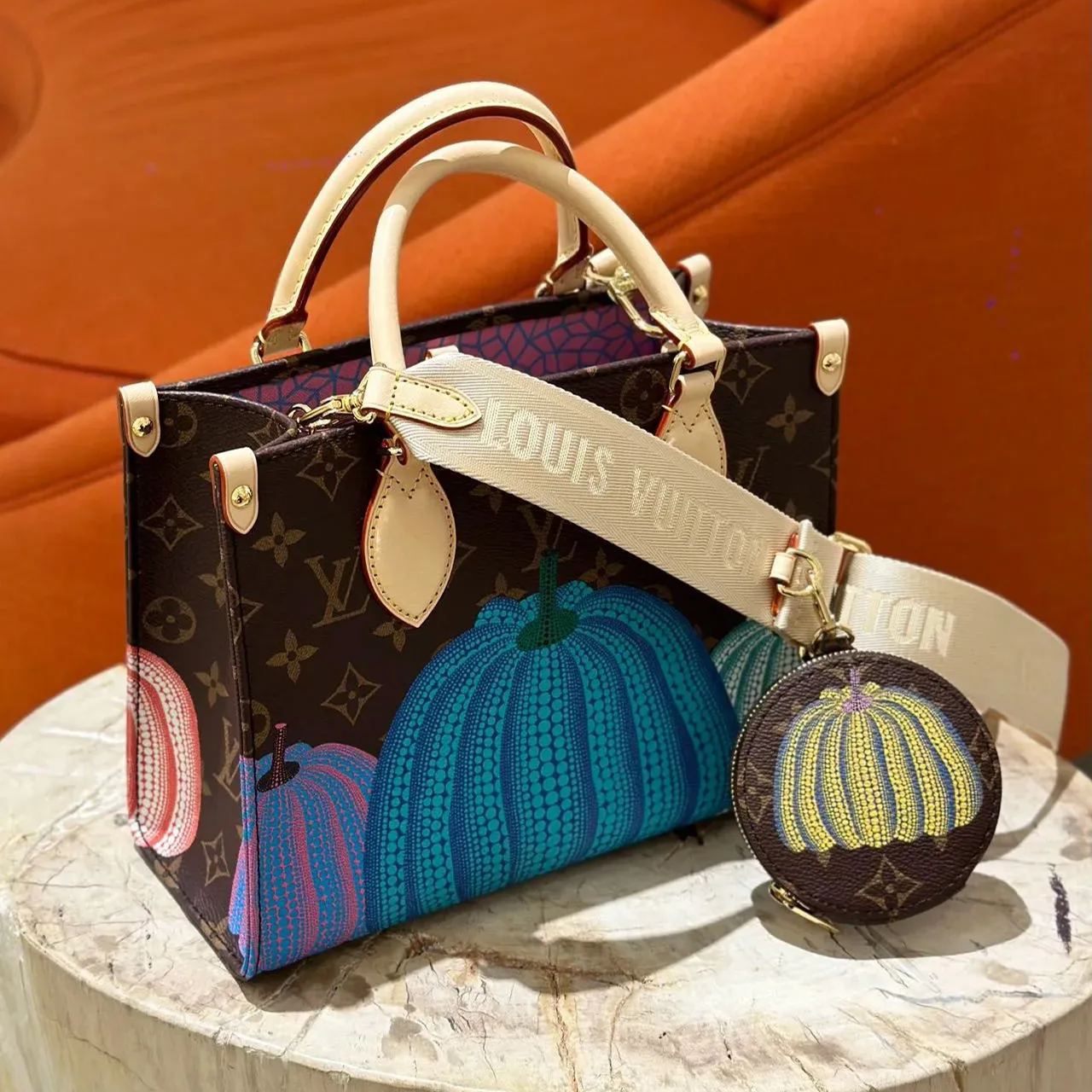 2023 latest fashion trendy V Logo print pumpkin pattern tote bag PDD04062302