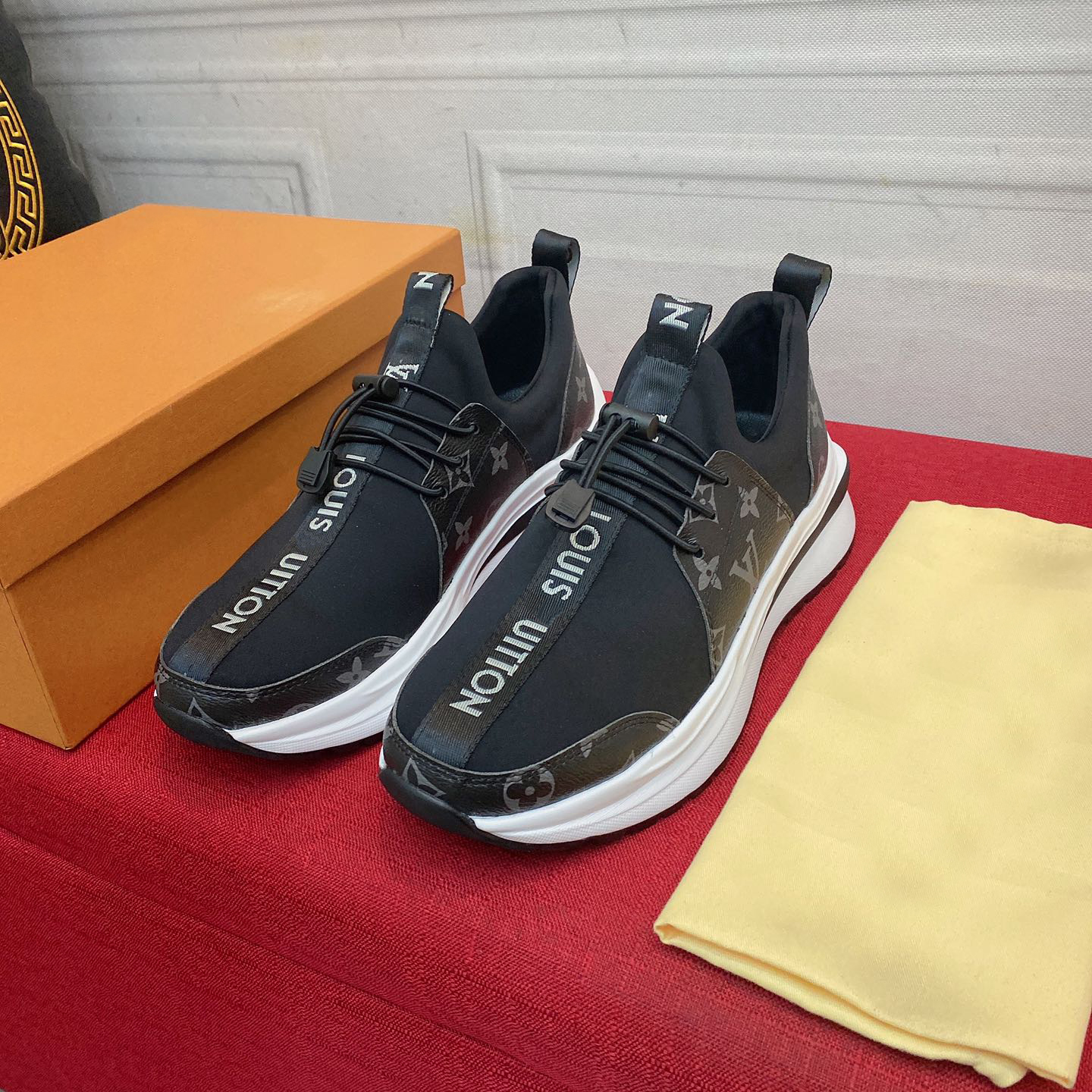 Classic Brand Black Men's Sneakers