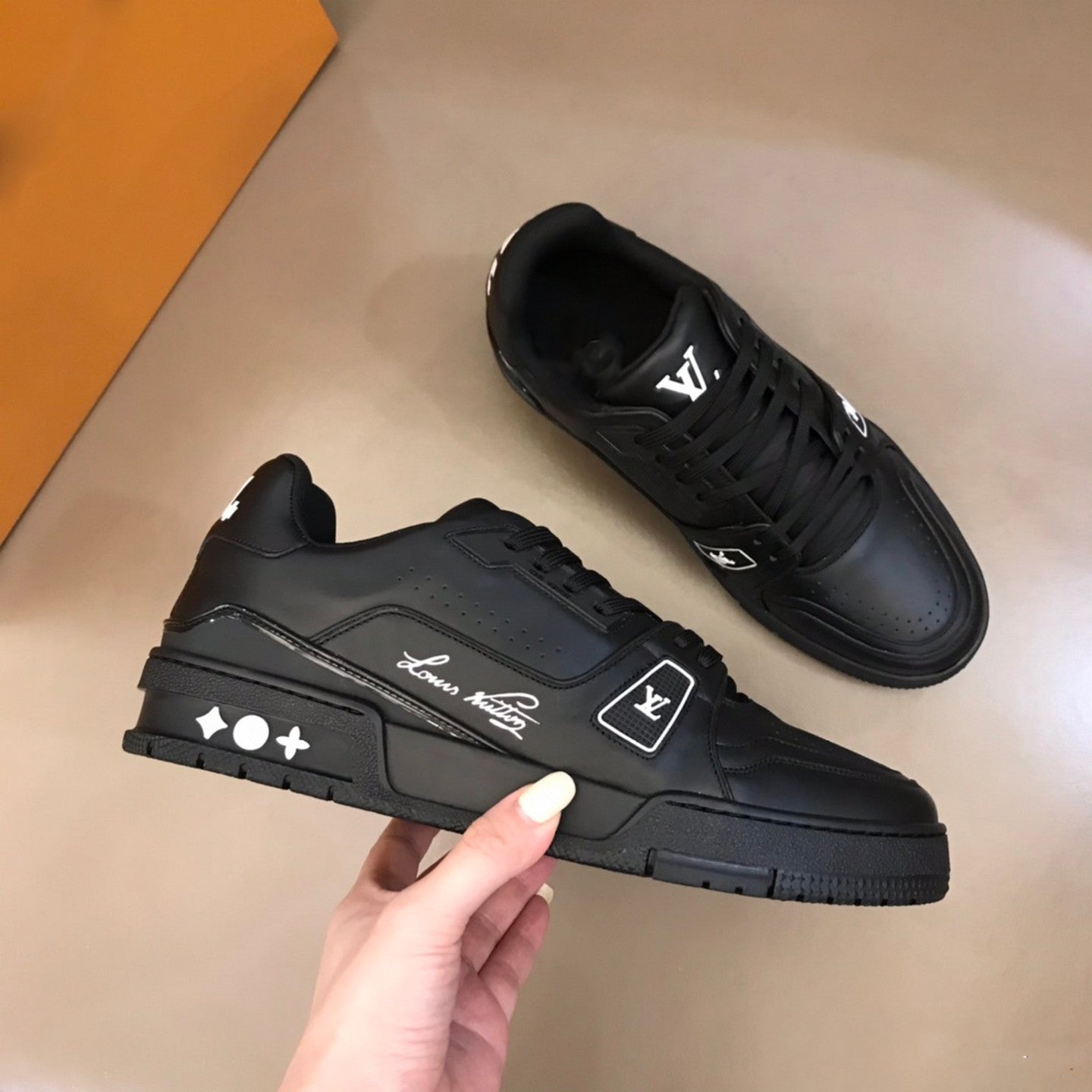New classic lace-up leather all-match trendy sneakers