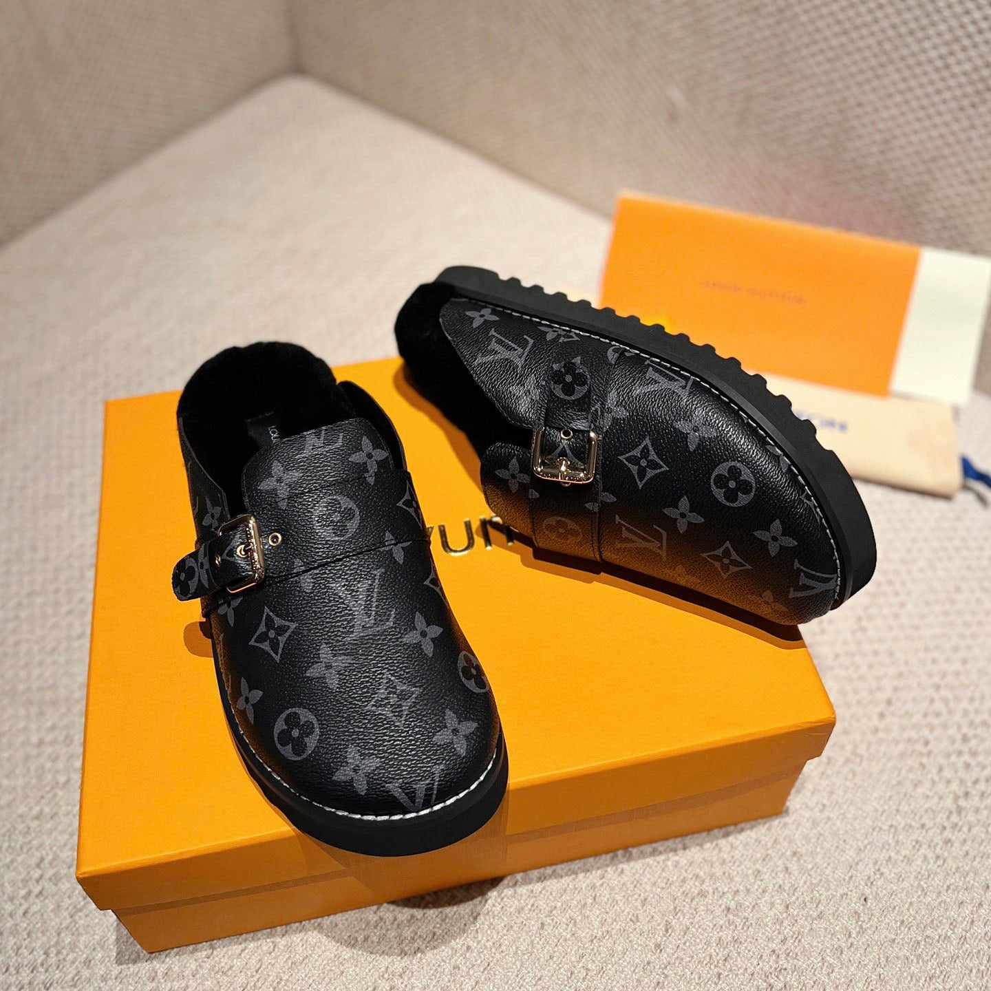 New fashion slippers 01