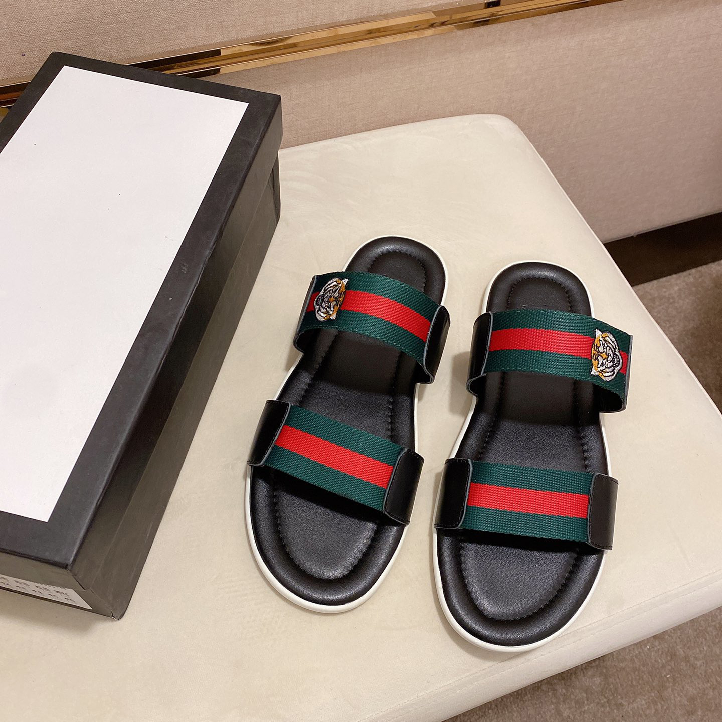 Leather branded casual slippers