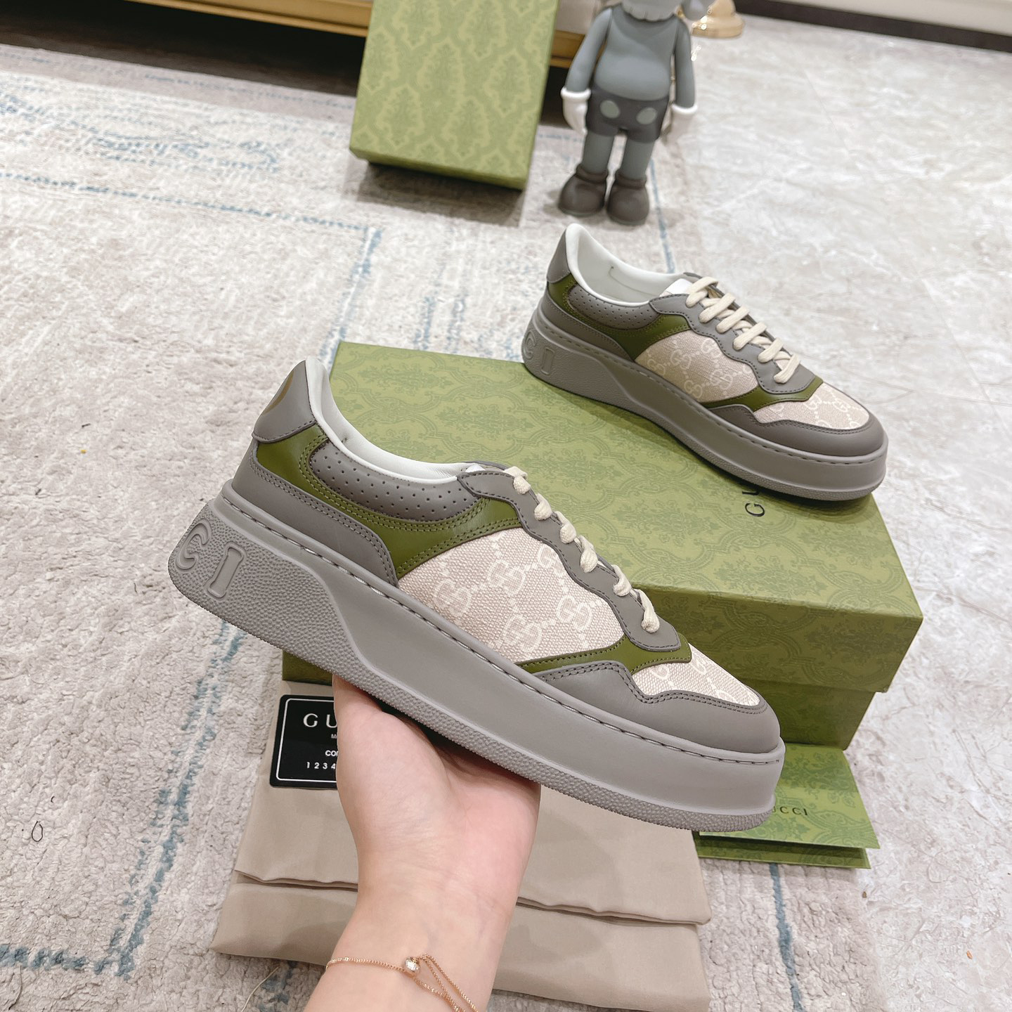 couple rubber sole printed sneakers 03063