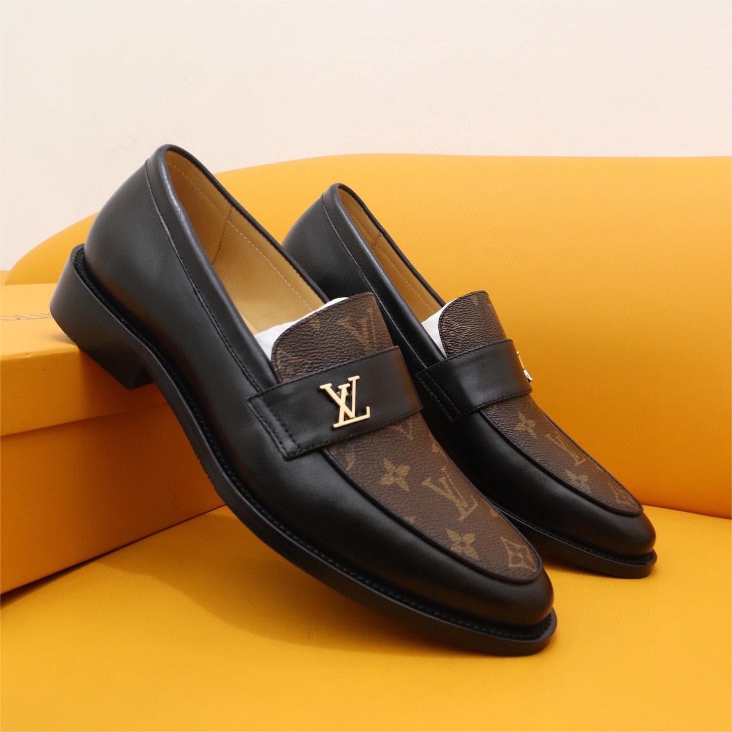 The latest fashion men's loafers