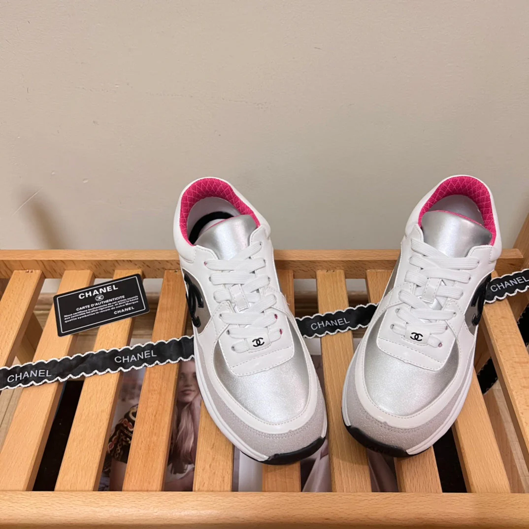 Calfskin and mesh casual shoes