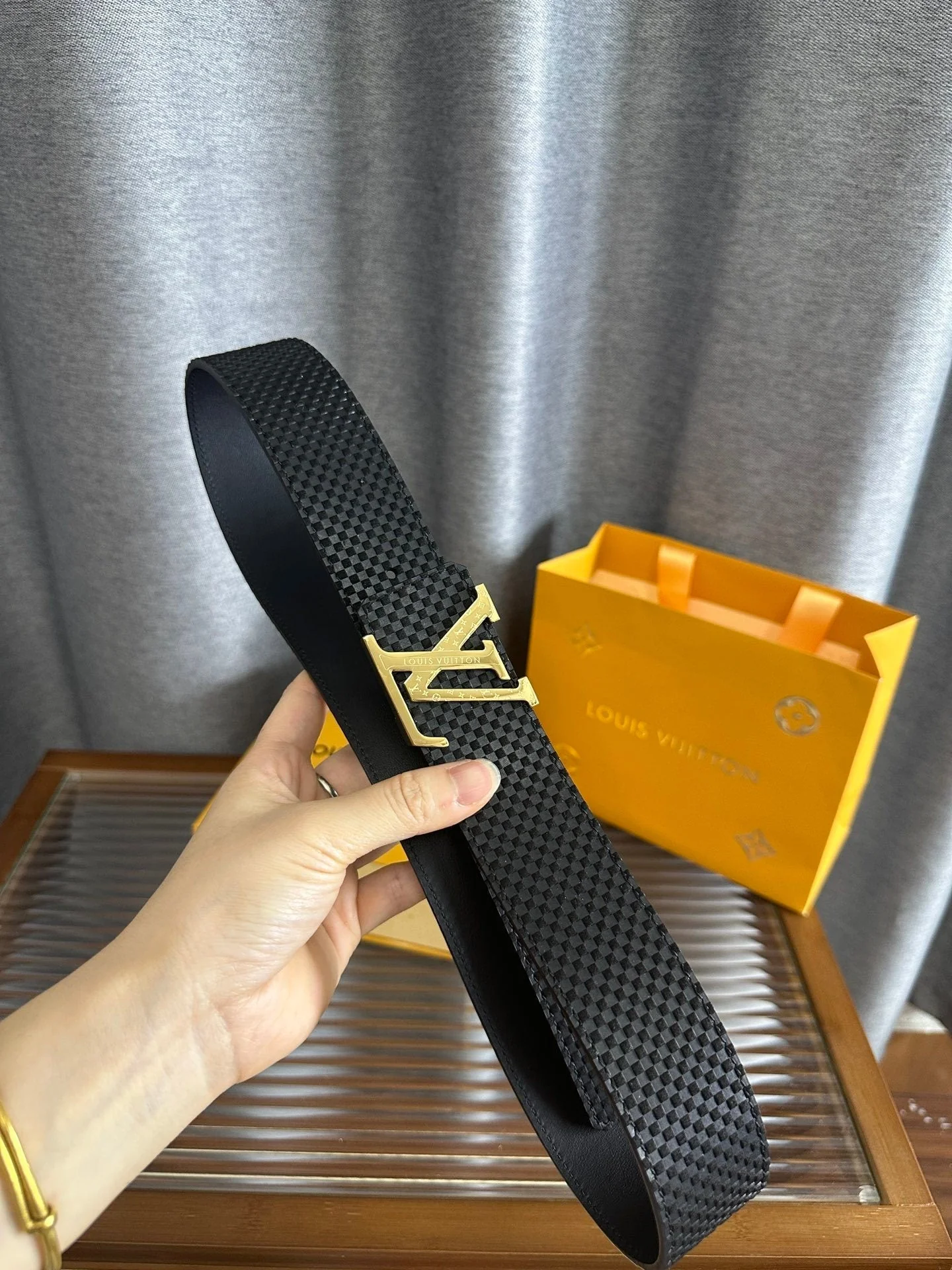 Calfskin pure steel exquisite carved belt Width 4.0cm