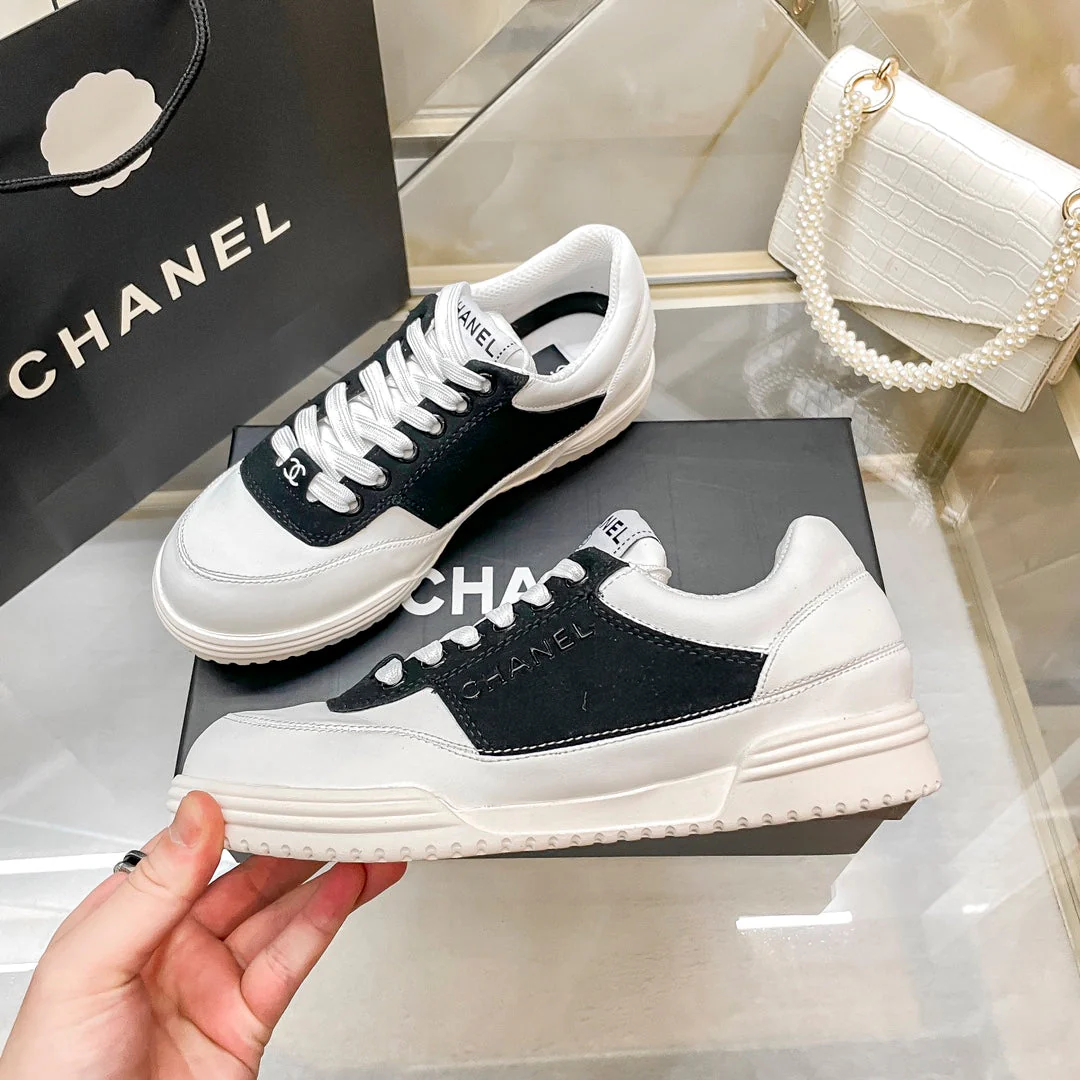 Spring and summer sports white shoes