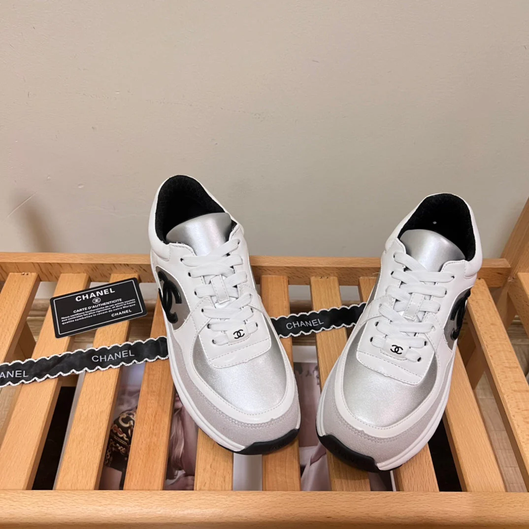 Calfskin and mesh casual shoes