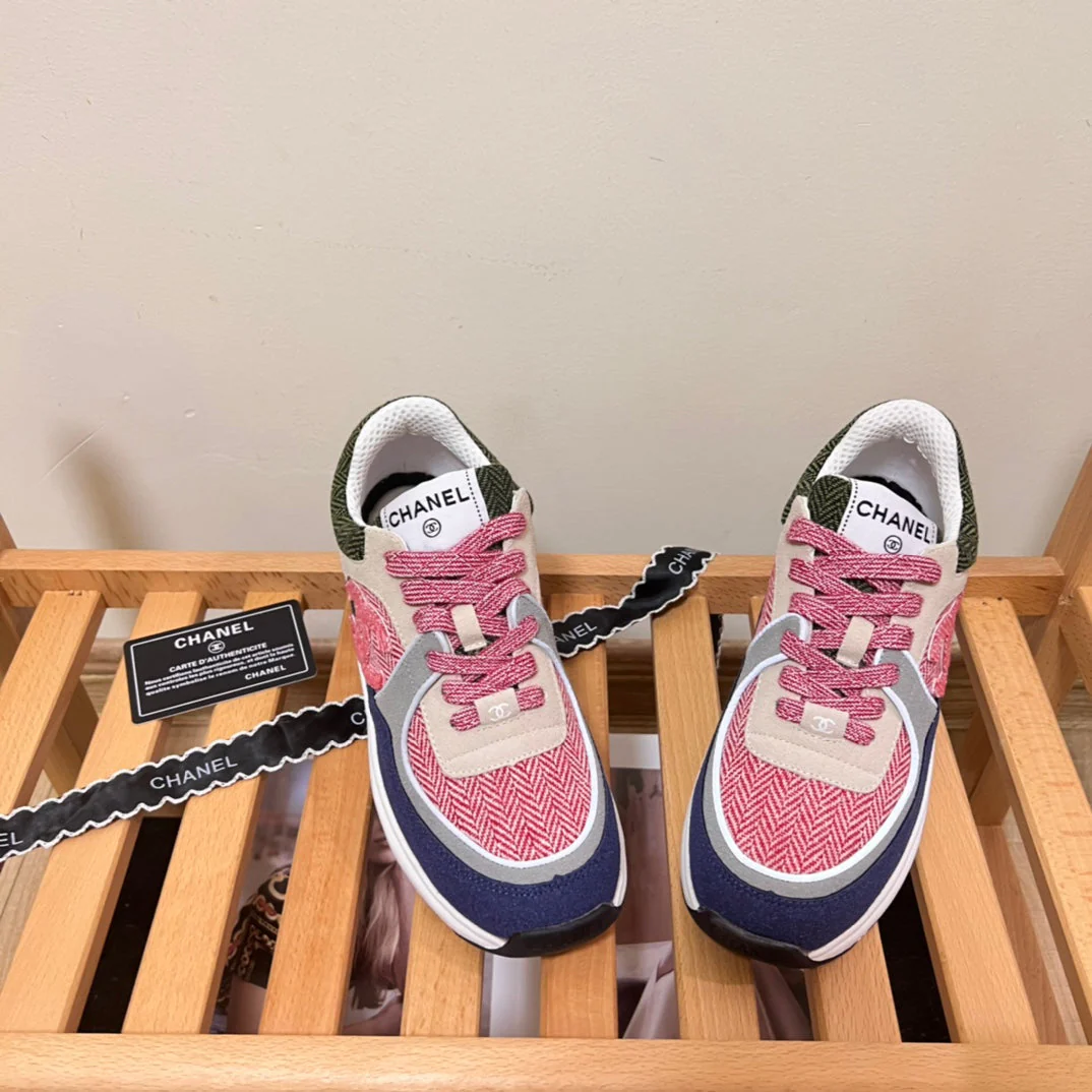 Calfskin and mesh casual shoes