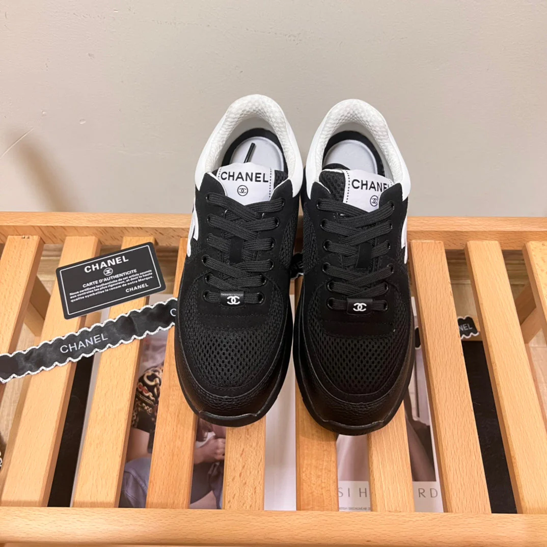 Calfskin and mesh casual shoes