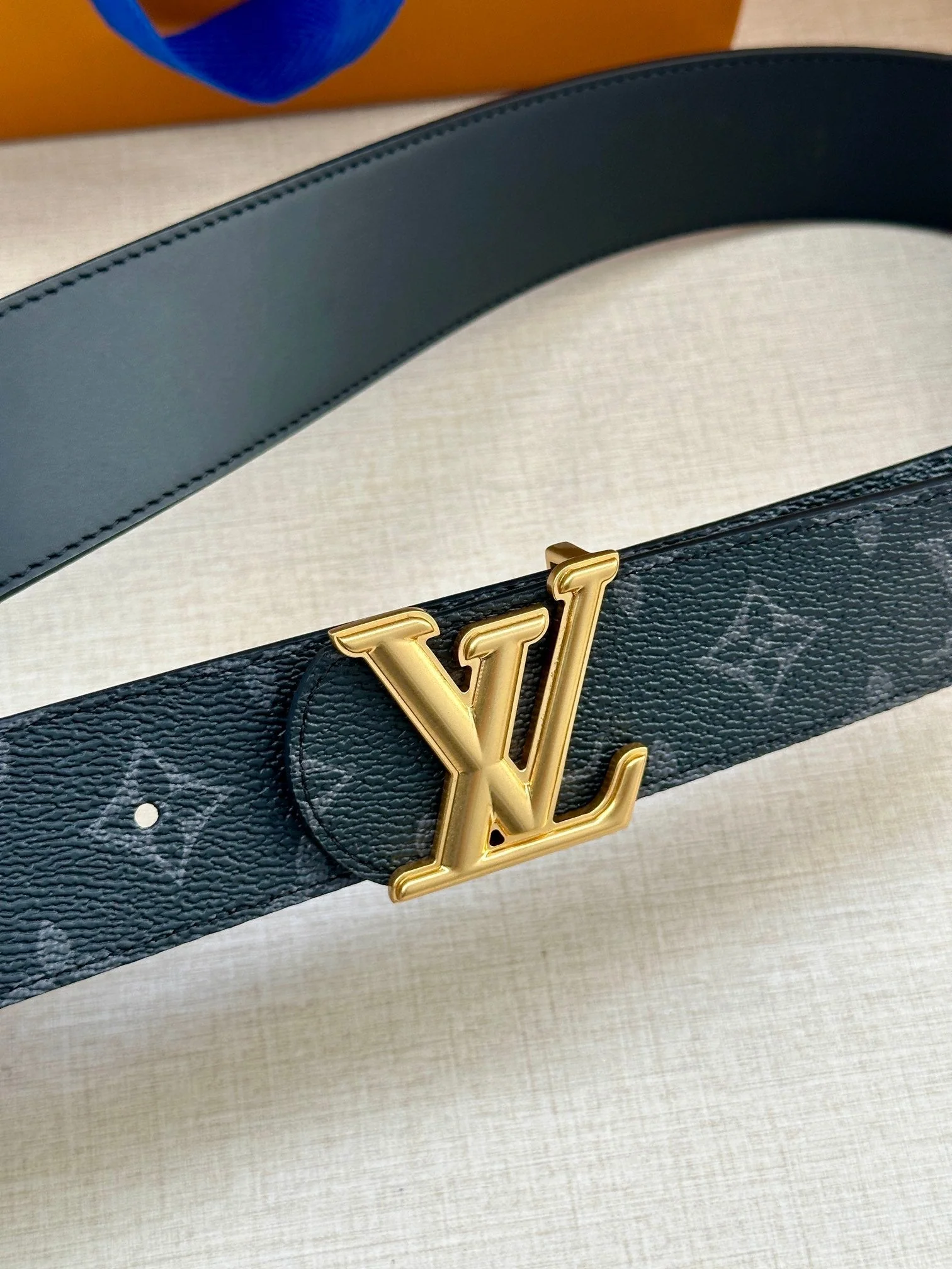 Double-sided belt with metal buckle