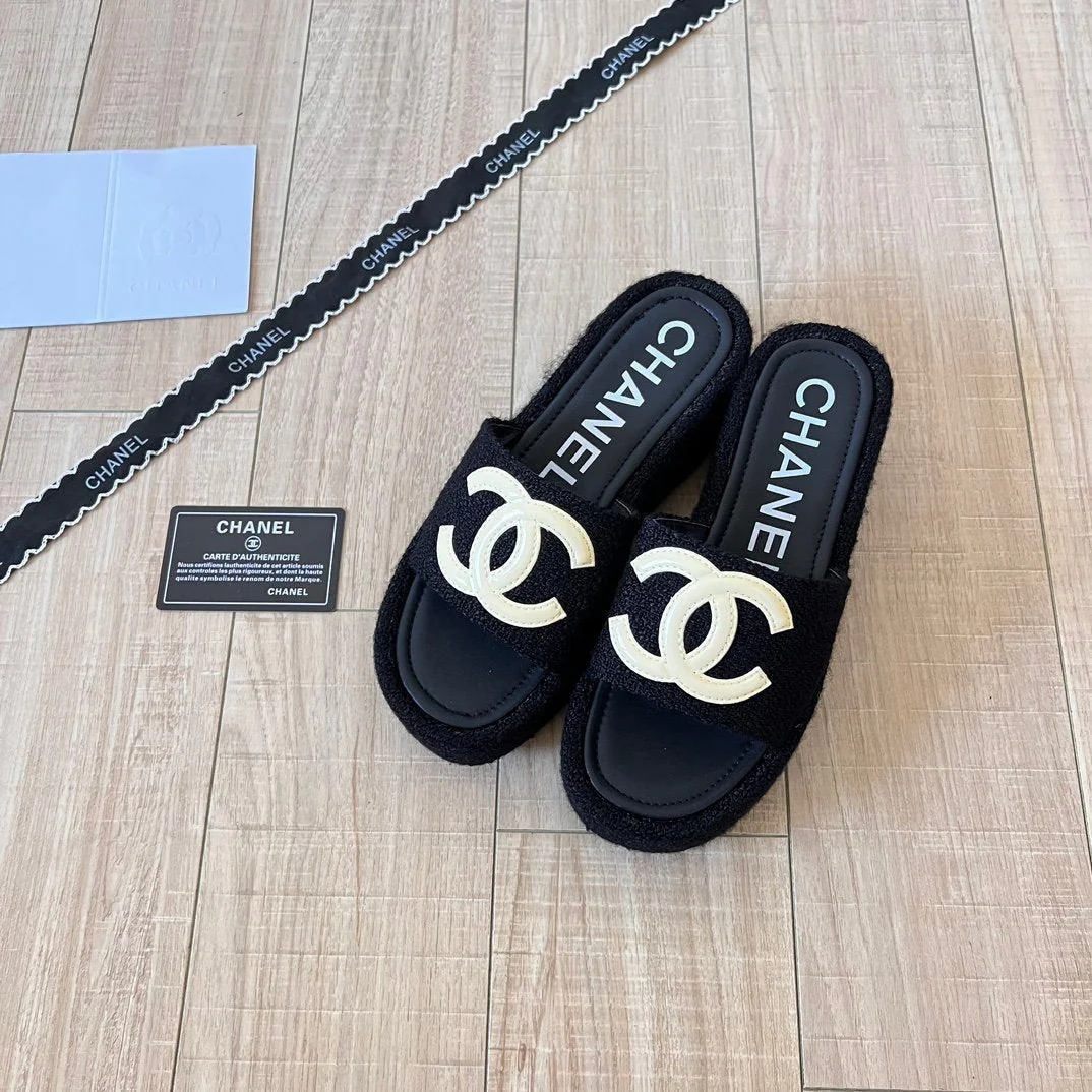 Thick-soled slippers