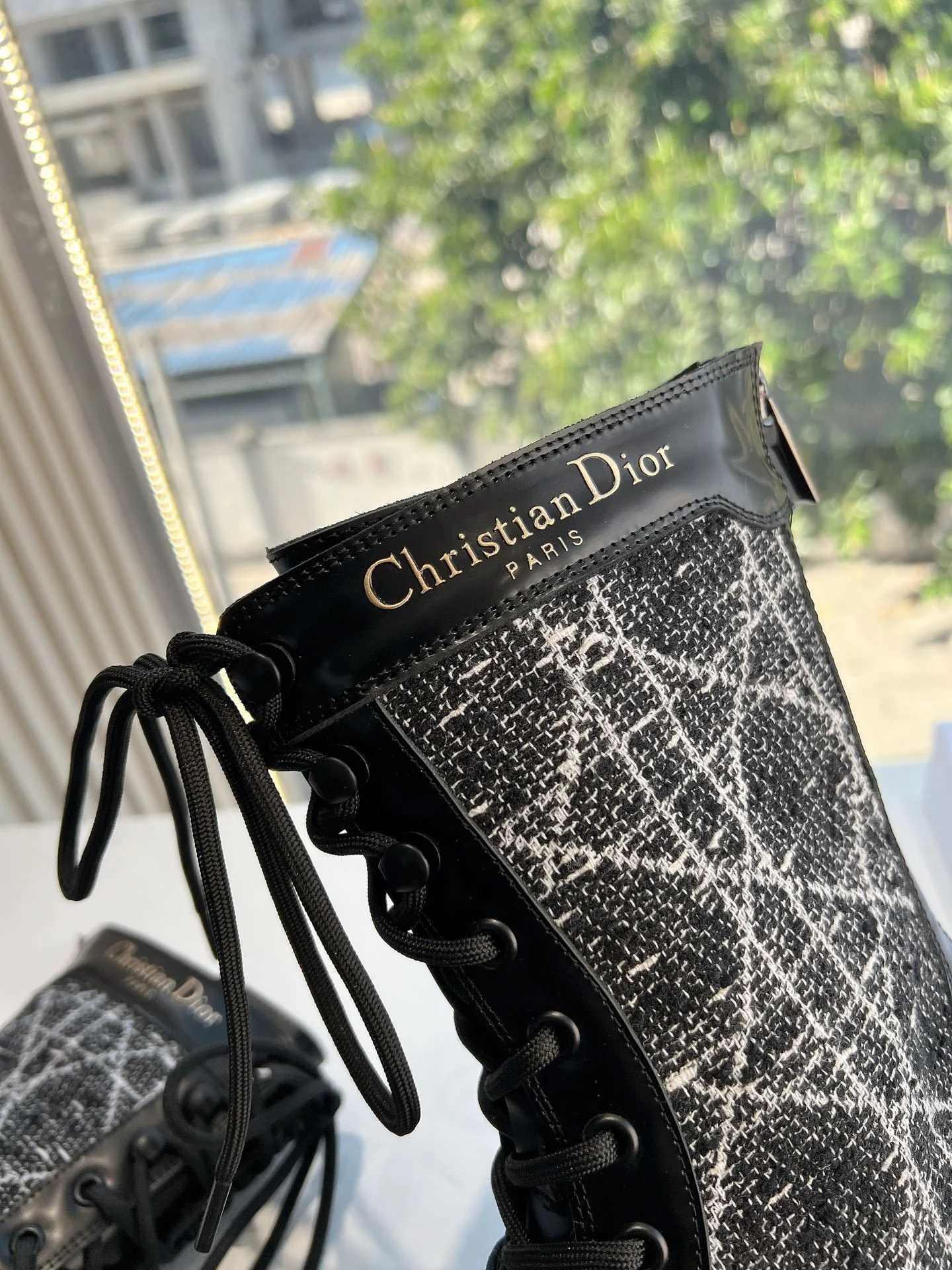 Autumn and winter leather Chelsea boots