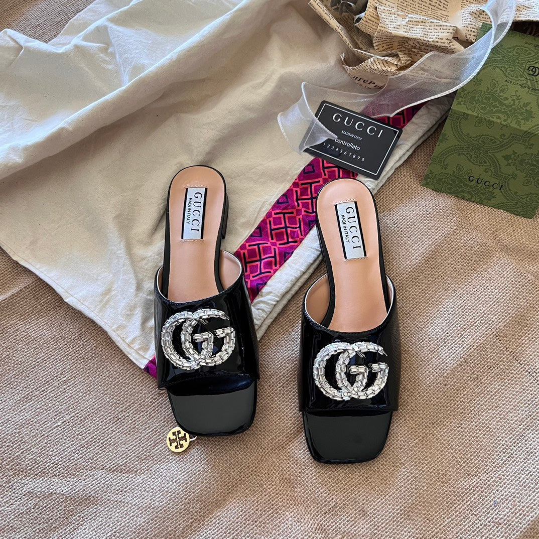 New soft patent leather flat slippers for early summer