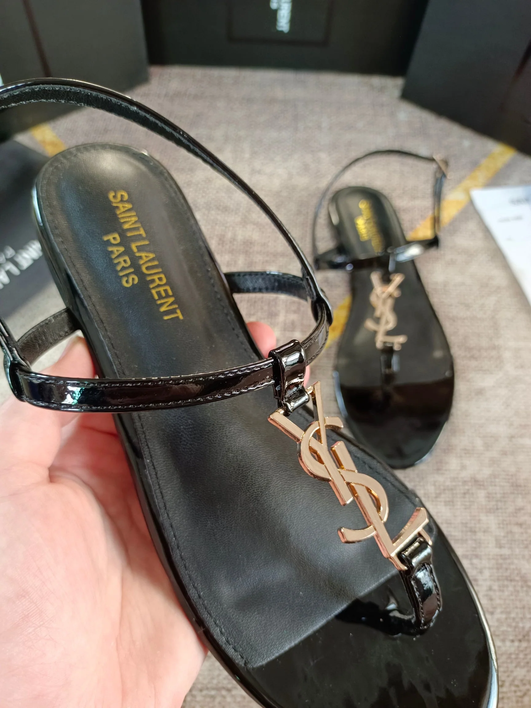 Imported small black cowhide flat flip-up sandals