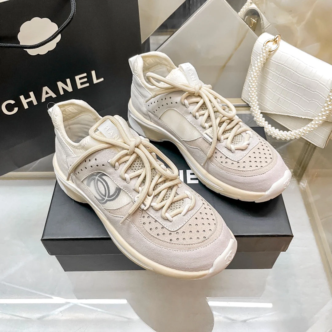 Casual sneakers with diamonds