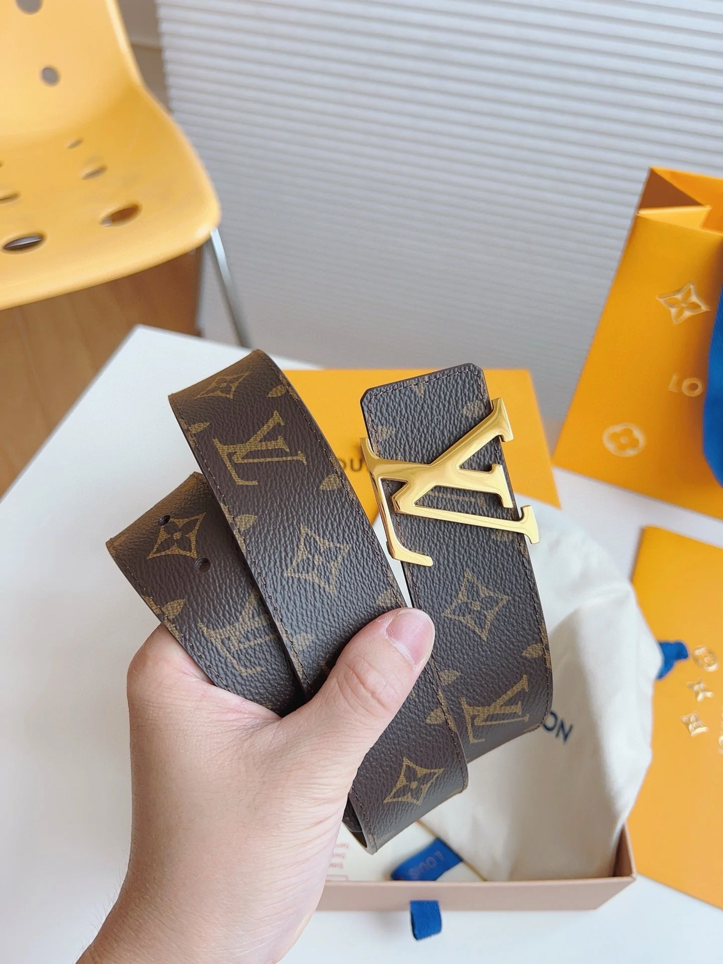 One-piece casting hardware belt Width 4.0