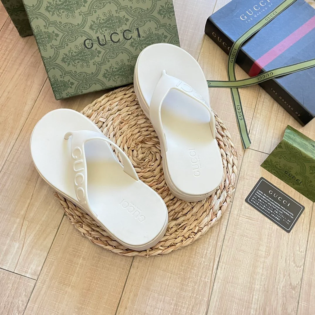 Thick-soled flip flops/flip flops