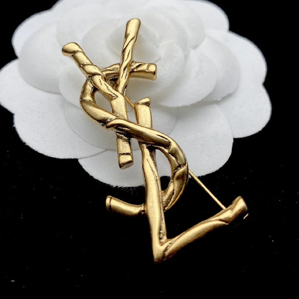 Classic Letter Brooch FJ6