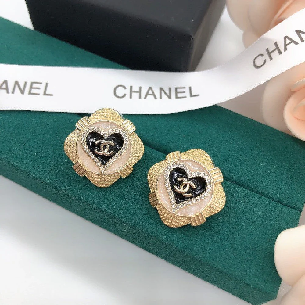 Heart-shaped Stud Earrings